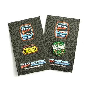 Perni di smalto bavero distintivo duro morbido speciale OEM vendita calda personalizzata fornitore di spille con carta di supporto nera