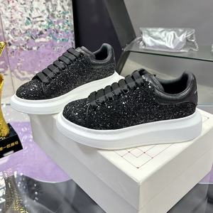 รองเท้าผ้าใบดีไซน์เนอร์สีดำแบบสวมสบาย ระบายอากาศได้ดี น้ำหนักเบา แบรนด์ดังหรูหรา McQueenes สำหรับผู้ชาย - Product Image 2