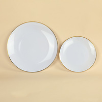 Assiettes rondes jetables en plastique PS rigide, élégantes, blanches unies avec une seule ligne dorée, assiettes de service de luxe pour mariage, fête, banquet