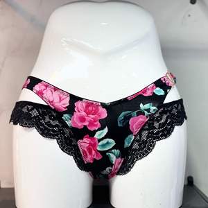 Ropa Interior Elástica Sexy y Cómoda para Mujer al por Mayor, con Encaje Estampado y Parches, Pantalones Cortos de Moda con Cierre en V - Product Image 2