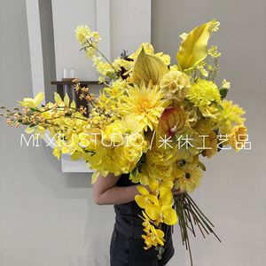 ดอกไม้ประดิษฐ์จากผ้าไหม กิ่งเดี่ยว สีเหลืองเลมอน สำหรับตกแต่งงานแต่งงาน ตกแต่งภายนอกบ้าน และตกแต่งบ้าน - Product Image 2