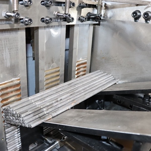 Máquina de laminación de botones e hilos con motor, rodamientos y caja de engranajes - 1 año de garantía, 380V 11kw - Product Image 5