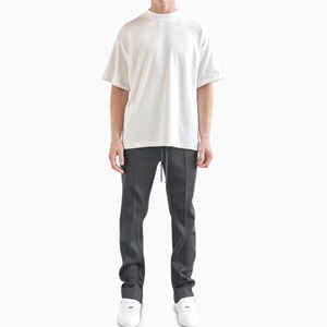 Camiseta Blanca de Alta Calidad 100% Algodón, Unisex, Cuello Alto, Hombros Caídos, Estilo Urbano, con Logotipo, Talla Grande - Product Image 3