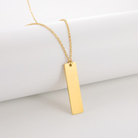 Bonne vente en acier inoxydable gravé lettre Signature pendentif collier Logo personnalisé barre verticale pendentif collier à breloques