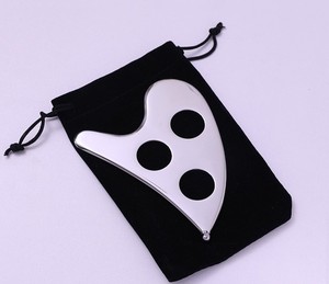 Nuovo arrivo tre fori a forma di cuore in metallo Gua Sha strumento Gua Sha raschiatura strumento di massaggio in acciaio inox IASTM - Product Image 4