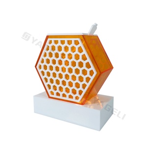 Nouveauté : Plat à miel hexagonal moderne personnalisé en acrylique orange et blanc pour cadeau Judaica - Product Image 2