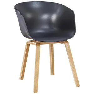 Kalınlaşmış polipropilen plastik yemek sandalyesi siyah PP ticari restoran sandalye klasik ziyafet ahşap chiavari tiffany sandalye