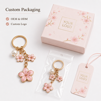 Llavero de aleación de zinc con flor de cerezo esmaltada, dulce y lindo, con perlas, para bolso, mochila, cartera o teléfono