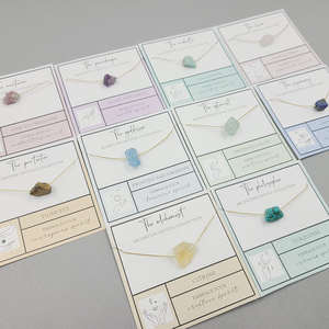 Collana con Cristalli Grezzi Irregolari, Placcata in Oro 18k, Gioiello Curativo per Donne con Carta, Regalo Minimalista - Product Image 2