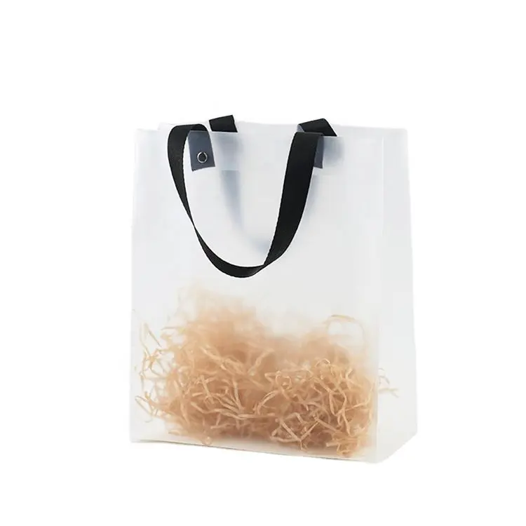 Vente en gros de sac fourre-tout transparent en plastique PP PE givré avec impression de logo personnalisé sac cadeau pour shopping d'emballage en PVC