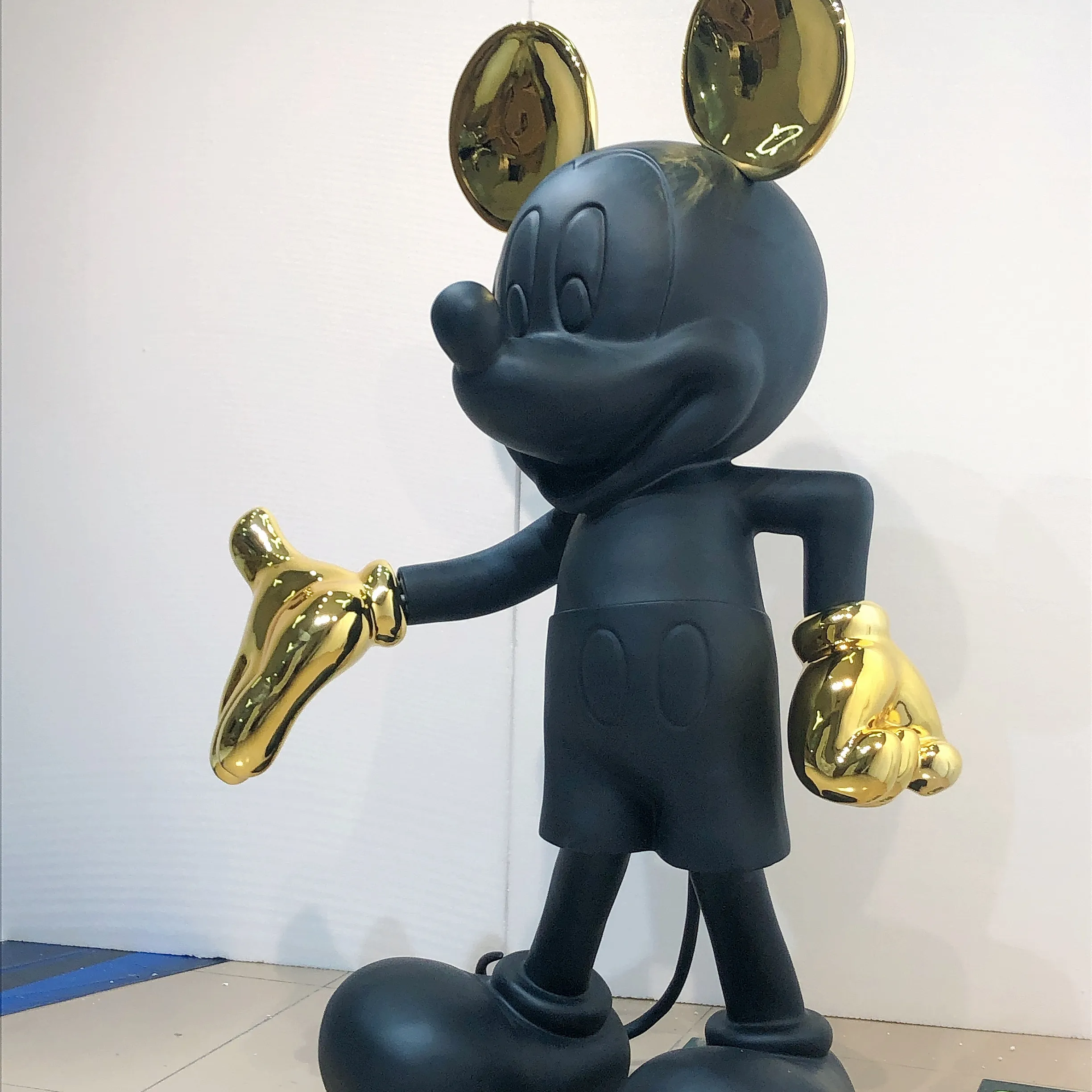 Custom Shop Park Decor Resin Fiberglass Cartoon Animal Life-size Painting Mickey Sculpture for sale