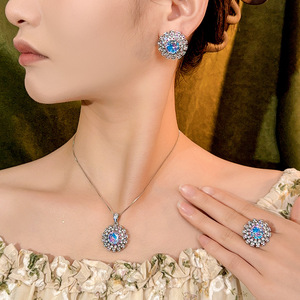 Parure de bijoux haut de gamme en cuivre plaqué argent de haute qualité, écologique, avec zircon dégradé rond taillé de 14-10 mm (collier, boucles d'oreilles, bague) - Product Image 2
