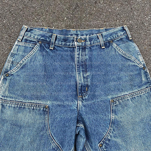 Pantalones cortos de mezclilla holgados con doble rodilla para hombre, estilo Y2K vintage, lavados, tipo carpintero, con dobladillo deshilachado y efecto desgastado - Product Image 3