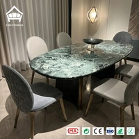 Ensemble de table à manger ovale en marbre de luxe 6 places avec chaises à bordure dorée pour la personnalisation des villas et hôtels, mobilier de restaurant tout-en-un
