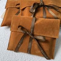 QMS personnalisé imprimé luxe enveloppe velours daim microfibre rabat paquet bijoux cadeau pochette sac en gros