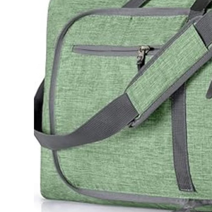 กระเป๋าเดินทางสีเขียว ONE CLICK ENTERPRISES รุ่น Duffle Bag ขนาดใหญ่ ความจุเยอะ เป็นมิตรกับสิ่งแวดล้อม น้ำหนักเบา เหมาะสำหรับออกกำลังกายและเดินทาง สายสะพายไหล่ปรับได้ - Product Image 3