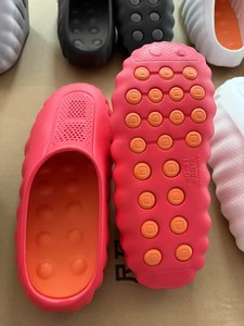 Mules de massage et de récupération en EVA pour femmes avec logo personnalisé disponible, soutien de la voûte plantaire, sabots respirants, claquettes sportives - Product Image 5