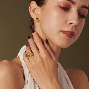 Customizable 316L Surgical Stainless Steel Hypoallergenic 18K Gold Plated High Polish <b>Heart</b> Square <b>Signet</b> <b>Rings</b> for Women & Men - Product Image 4