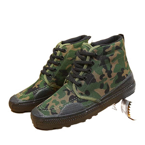 รองเท้าทำงานลายพรางสำหรับผู้ชาย ระบายอากาศได้ดี กันลื่น รองเท้านิรภัย ส้นเตี้ย พื้นยาง รองเท้าฝึกซ้อม สำหรับใช้งานกลางแจ้งในฟาร์ม - Product Image 4