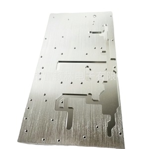 Disipador de Calor de Aluminio CNC Personalizado 6063, Extruido y Mecanizado con Trefilado y Oxidación Conductiva para Aplicaciones de Alta Potencia - Product Image 1
