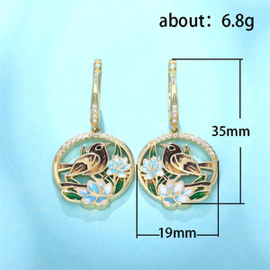 Orecchini a cerchio con uccelli e fiori per donna, orecchini pendenti floreali ispirati alla natura, gioielli di moda per tutti i giorni - Product Image 5