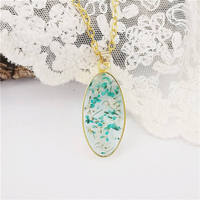 Collier classique à fleurs en résine époxy, pendentif ovale