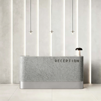 Comptoir de réception de luxe en acier inoxydable pour salon de coiffure et institut de beauté, avec finition grain de bois, petit bureau d'accueil doré pour formation en esthétique