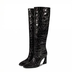 Bottes femme <span class=keywords><strong>à</strong></span> hauteur du genou en PU verni haute brillance, motif pierre irrégulier, bout pointu, collection hiver, talons bloc sculptés en métal - Product Image 5