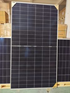 ขายส่งแผงโซลาร์เซลล์ราคาถูก มีสินค้าในสต็อก ราคาดีที่สุด 700w 710w 720w โมโนโซลาร์เซลล์ประสิทธิภาพสูง - Product Image 2