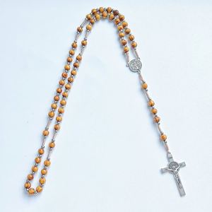 Rosario Religioso de Madera con Cuentas, Cruz Católica, Cuentas de Oración, Colgante de Jesús y San Benito - Product Image 4