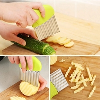Trancheuse à croustilles en acier inoxydable Frites froissées Salade Coupe ondulée Tranches de pommes de terre hachées Couteau Gadget pratique