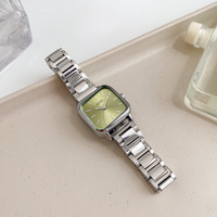 Montres pour femmes élégantes et polyvalentes, au design unique, écologiques, en alliage de zinc, à quartz, boîtier carré, cadran à aiguilles de 30 mm
