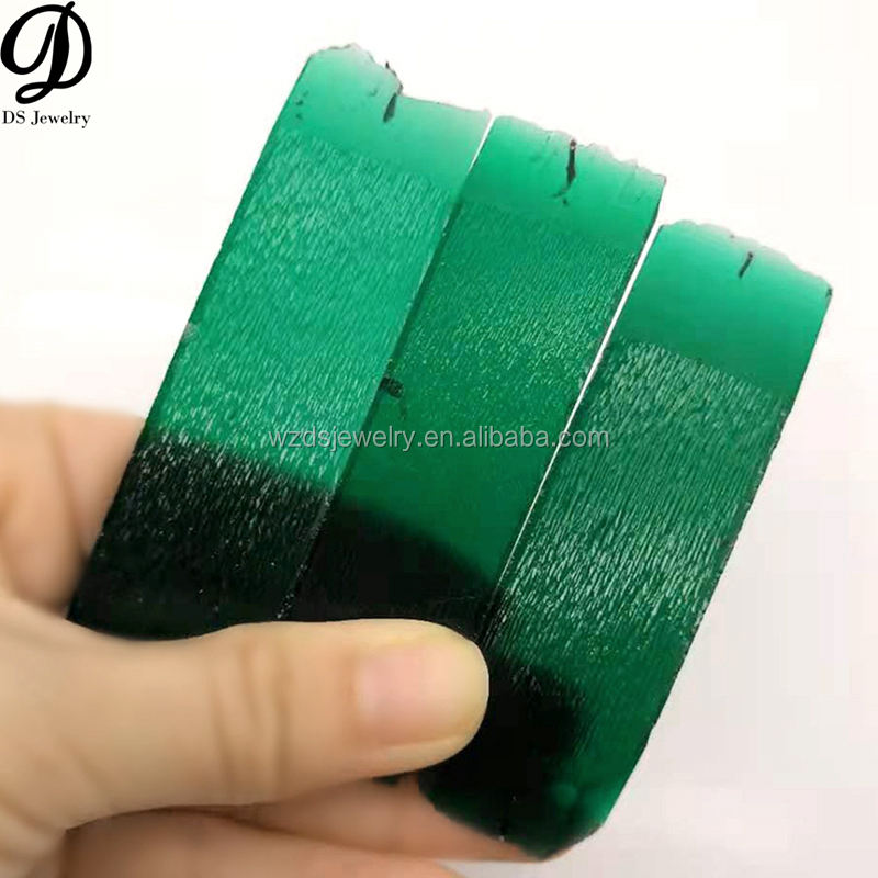 สีเขียว