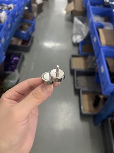 Imán Redondo <span class=keywords><strong>de</strong></span> <span class=keywords><strong>Neodimio</strong></span> Superpotente con Pernos <span class=keywords><strong>de</strong></span> Rosca Macho M6, Imán <span class=keywords><strong>de</strong></span> Montaje <span class=keywords><strong>de</strong></span> Tierras Raras <span class=keywords><strong>de</strong></span> Alta Resistencia <span class=keywords><strong>de</strong></span> 150 lb con Espiga - Product Image 4