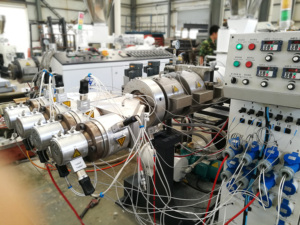 16/20/25/32 Mét PVC bốn khoang trạm Outlet dây ống đùn dòng điện ống dẫn PVC bốn Sợi Ống dây chuyền sản xuất - Product Image 3