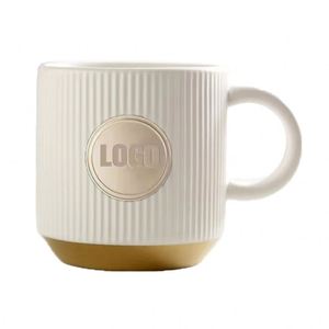 Vente en gros de tasses à café en céramique personnalisées de luxe avec plaque nominative créative, logo en cuivre gravé, publicité promotionnelle - Product Image 2