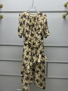 女式连衣裙 <span class=keywords><strong>2026</strong></span> 春夏新款 复古花卉印花优雅圆领连衣裙，带荷叶边细节和合身腰部设计 - Product Image 5