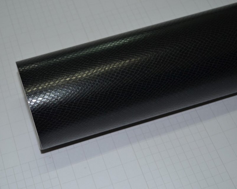 Negro piel de serpiente