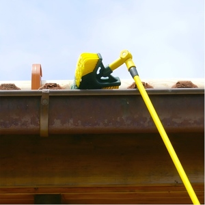 <span class=keywords><strong>Balai</strong></span> <span class=keywords><strong>télescopique</strong></span> courbé à poils doux et manche métallique pour patio, allée, toit - Nettoyage extérieur robuste - Feuilles humides, mousse, pierres - Product Image 4