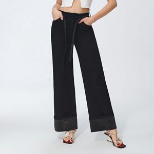 Jean en denim délavé avec strass noirs, ourlet à cordon orné de strass et coupe droite large confortable. - Product Image 1