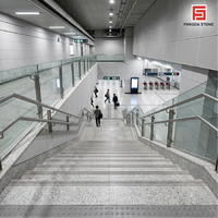 Marches d'escalier en granit blanc sésame G603 pour station de métro - Balustrades rainurées antidérapantes pour escaliers et contremarches publics