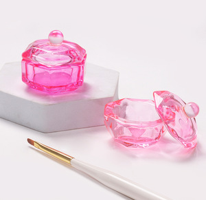 ถ้วยแก้วใส่ผงอะคริลิคแบบมีฝาปิด สีชมพู พร้อมที่วางแปรง สำหรับทำเล็บมืออาชีพ ใช้ในร้านทำเล็บ - Product Image 1