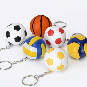 Llaveros de fútbol y voleibol de plástico Q Y: Souvenirs ligeros, de moda y creativos para bolsos y regalos. - Product Image 2