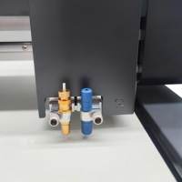 Máquina cortadora de cama plana de papel de alimentación al vacío FC7090U con dos cabezales de corte Kiss/Full/Creasing Flatbed Cutting Machine