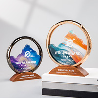 Trophée de cristal rond de démo haut de gamme entreprise prix de commémoration d'affaires nouveau trophée de cristal de cadre en métal de style avec base en bois
