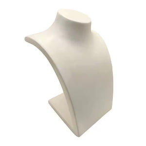 Présentoir de Luxe pour Bijoux en Résine et Microfibre/Cuir – Buste Mannequin pour Colliers et Bijoux - Product Image 4