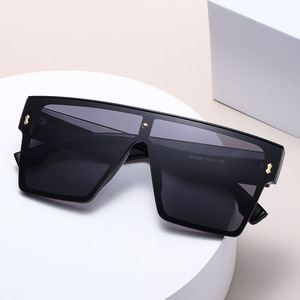 Gafas de Sol Unisex con Marco Negro TR7006, Lentes de PC con Protección UV400, para Viajes, Conducción y Moda - Product Image 1