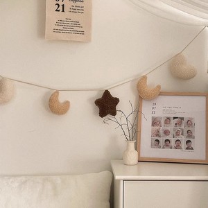 Guirnalda de Banderines Triangulares de Terciopelo Estilo Ins para el Día del Niño, Decoración de Fiestas de Cumpleaños en el Aula, Fondo para Eventos Infantiles - Product Image 1