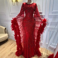 Serene Hill LA72708A Übergröße Rotes Abendkleid mit O-Ausschnitt, Meerjungfrauen-Silhouette, Perlen und Federn, Formelle Partykleider für Damen