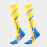Vente en gros de nouvelles chaussettes de sport de compression en nylon à hauteur du genou pour hommes et femmes